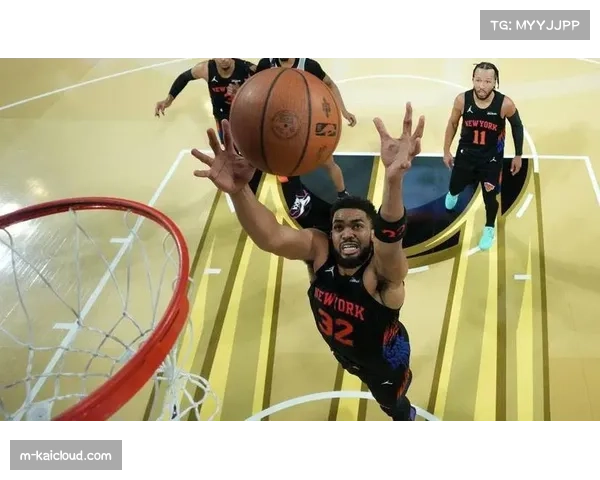 尼克斯捧起NBA杯冠军 布伦森与唐斯双核驱动打破中期魔咒